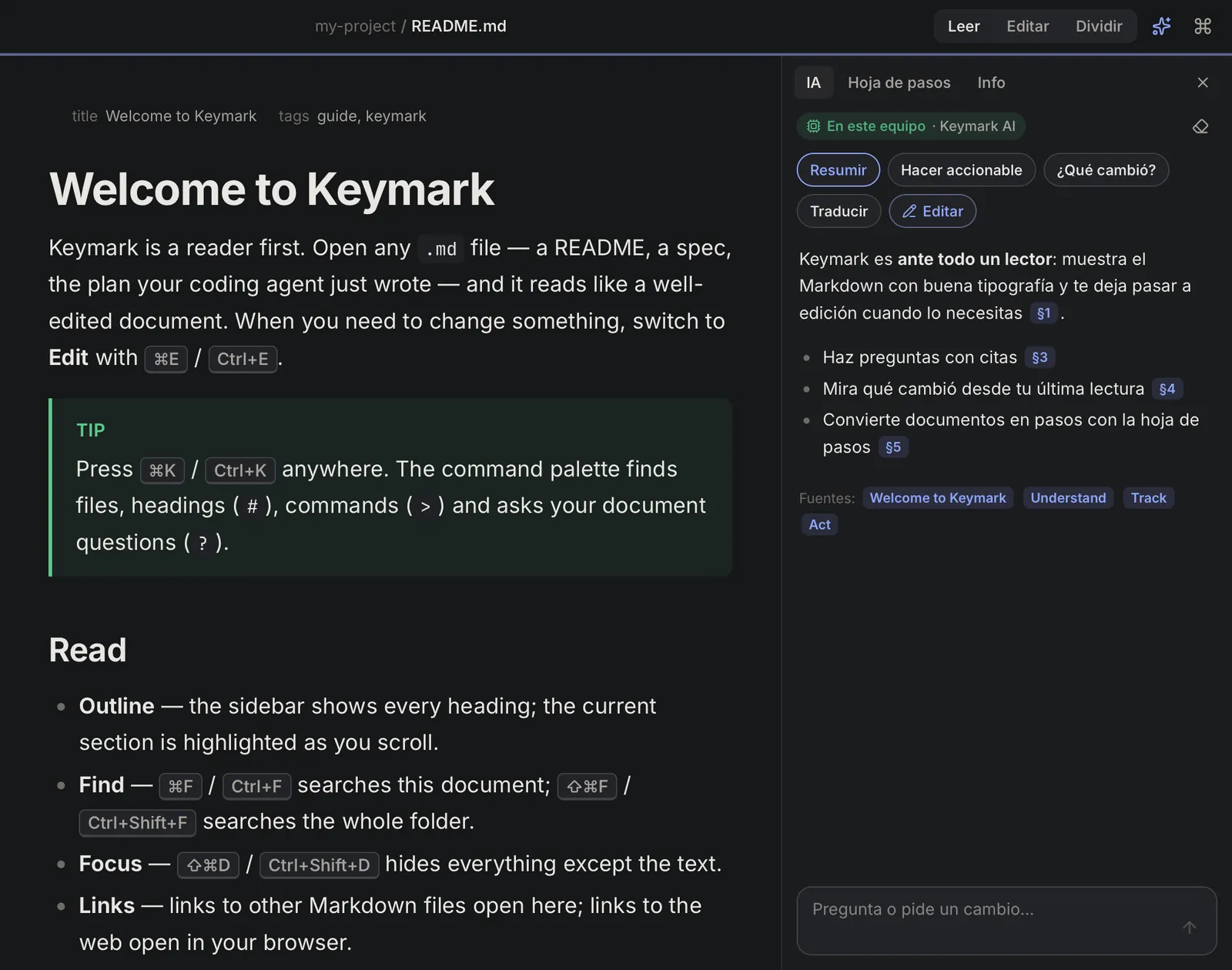 El panel de IA de Keymark junto a un documento, con un resumen cuyos puntos citan las secciones de donde salen.